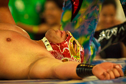Assistindo a uma Lucha Libre no México - Mundo Sem Fim
